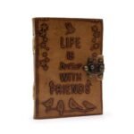 Kožený Zápisník - Obyčajný Papier – Life is Better with Friends – Svetlohnedý -  13 x 18 x 4
